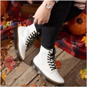 🤍 Zavala Dr. Martens